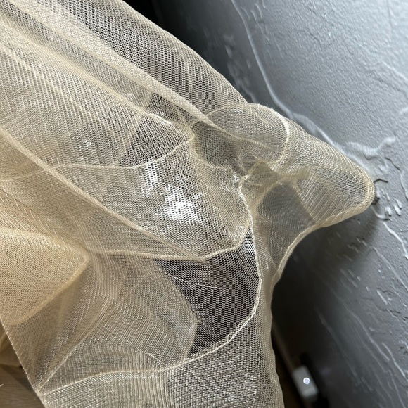 Elegant Gold Off-Shoulder Dress (c) - Picture 4 of 13